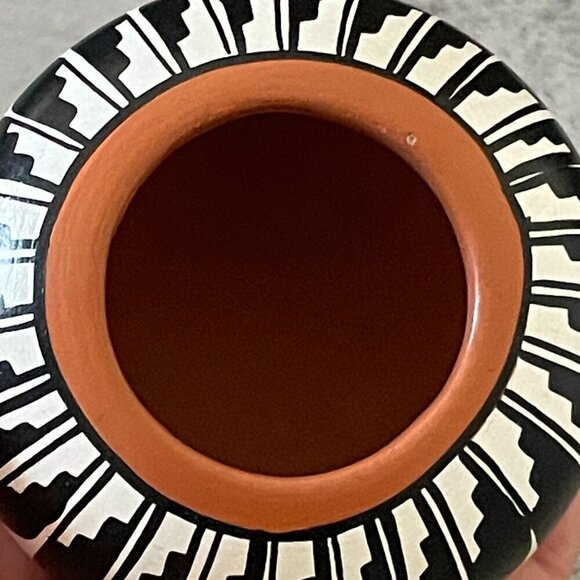 V. Tafoya Vangie Jemez Pueblo NM Native American Hand Painted Round Clay Pot 2" - Picture 3 of 5